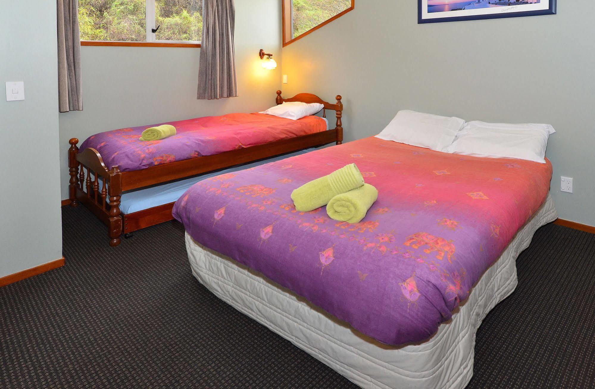 Leith Valley Holiday Park And Motels Dunedin Exterior photo